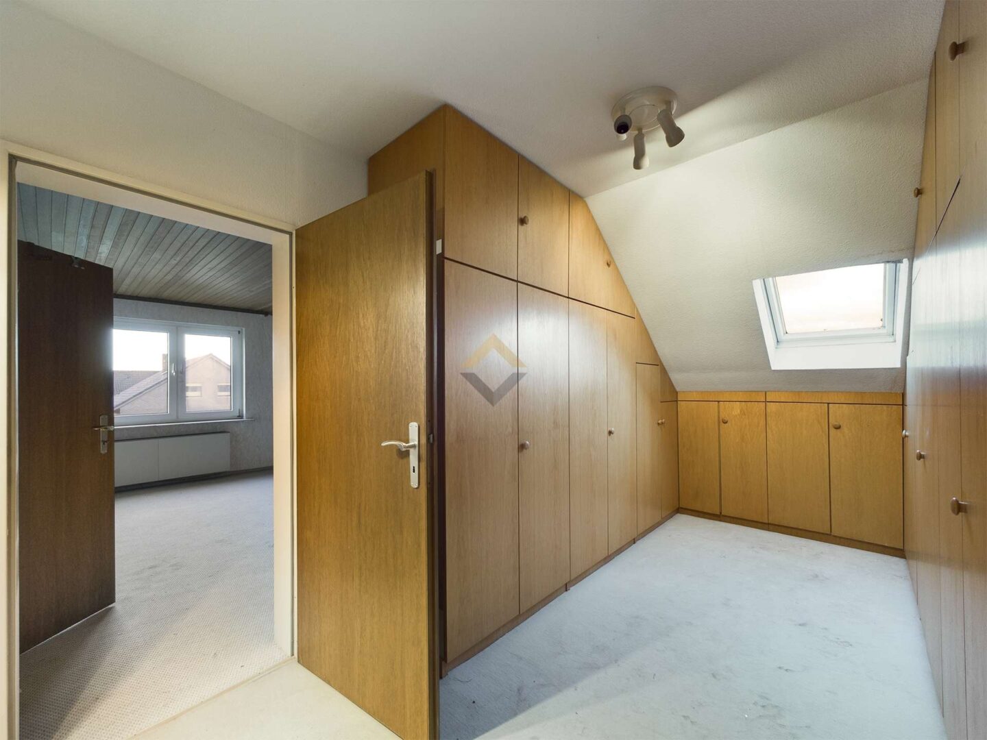 Ankleidezimmer / Büro oben