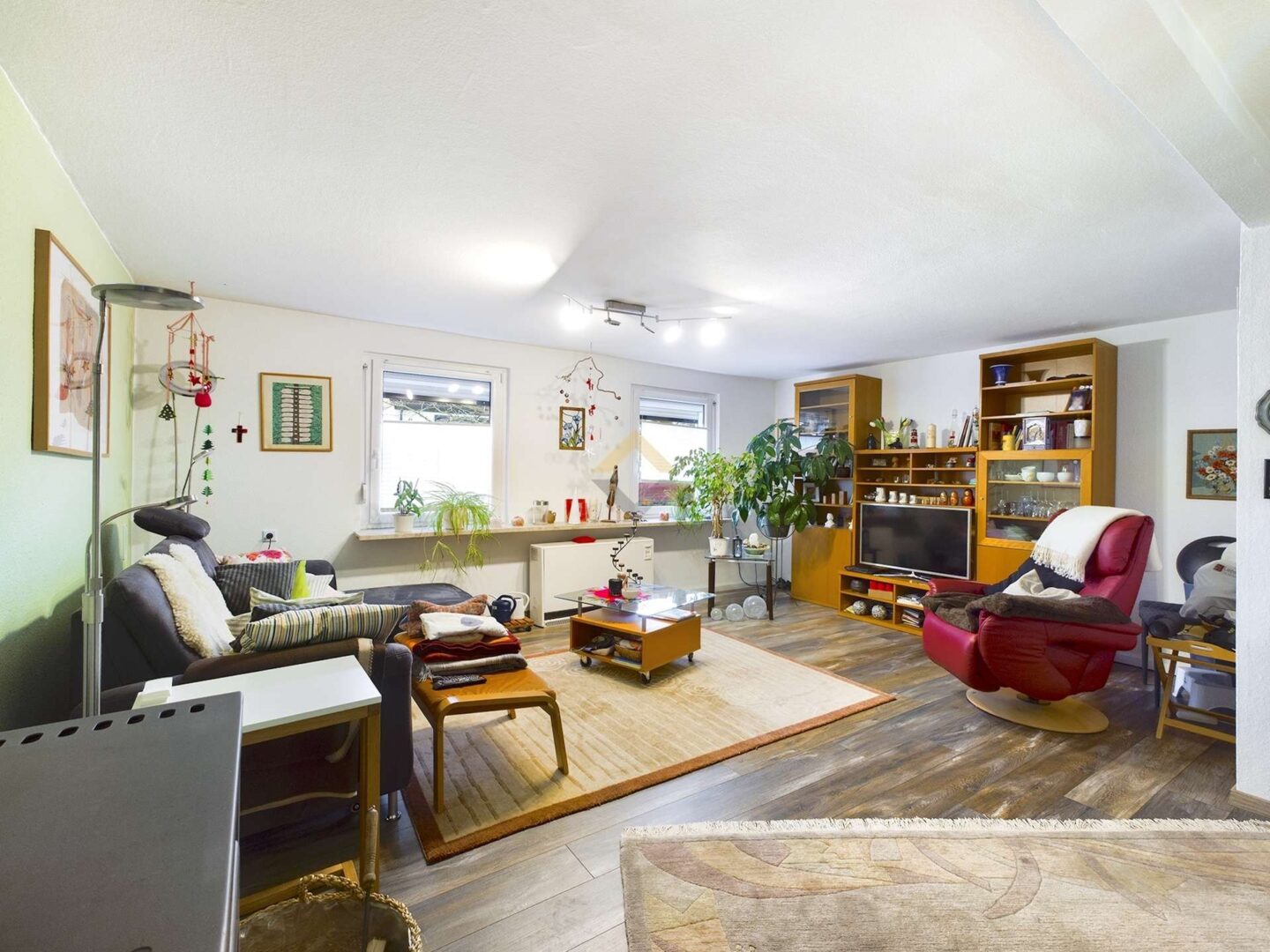 Geräumiges Wohnzimmer