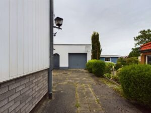 Einfahrt / Garage / Durchgang Garten