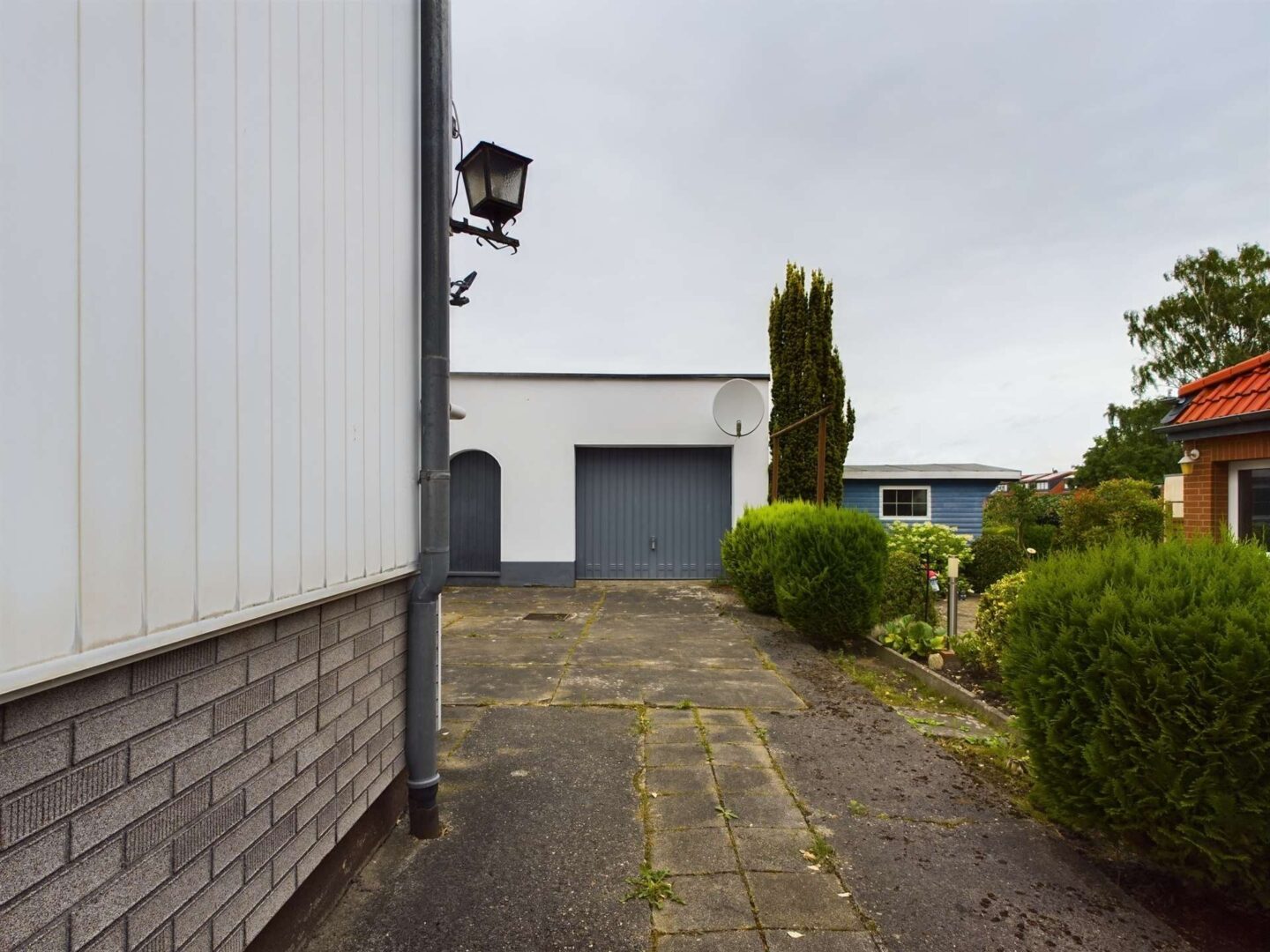 Einfahrt / Garage / Durchgang Garten