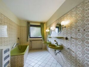 Bad mit Wanne