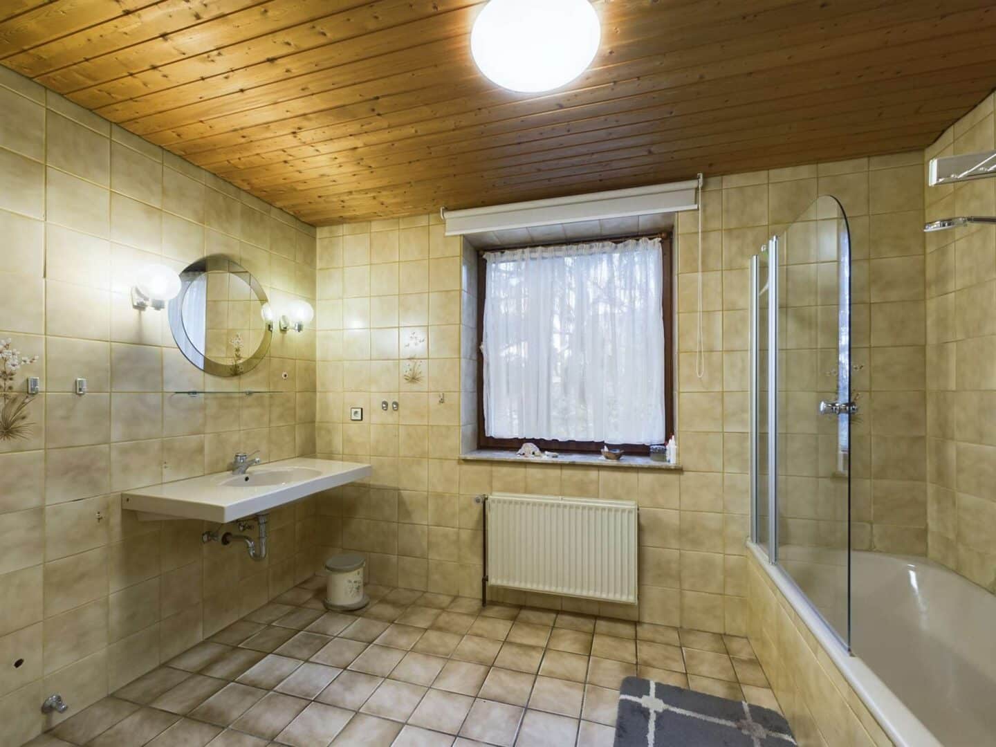 Badezimmer m. Wanne