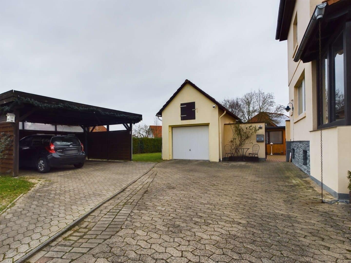 EINFAHRT / PARKEN / ZUGANG INNENHOF