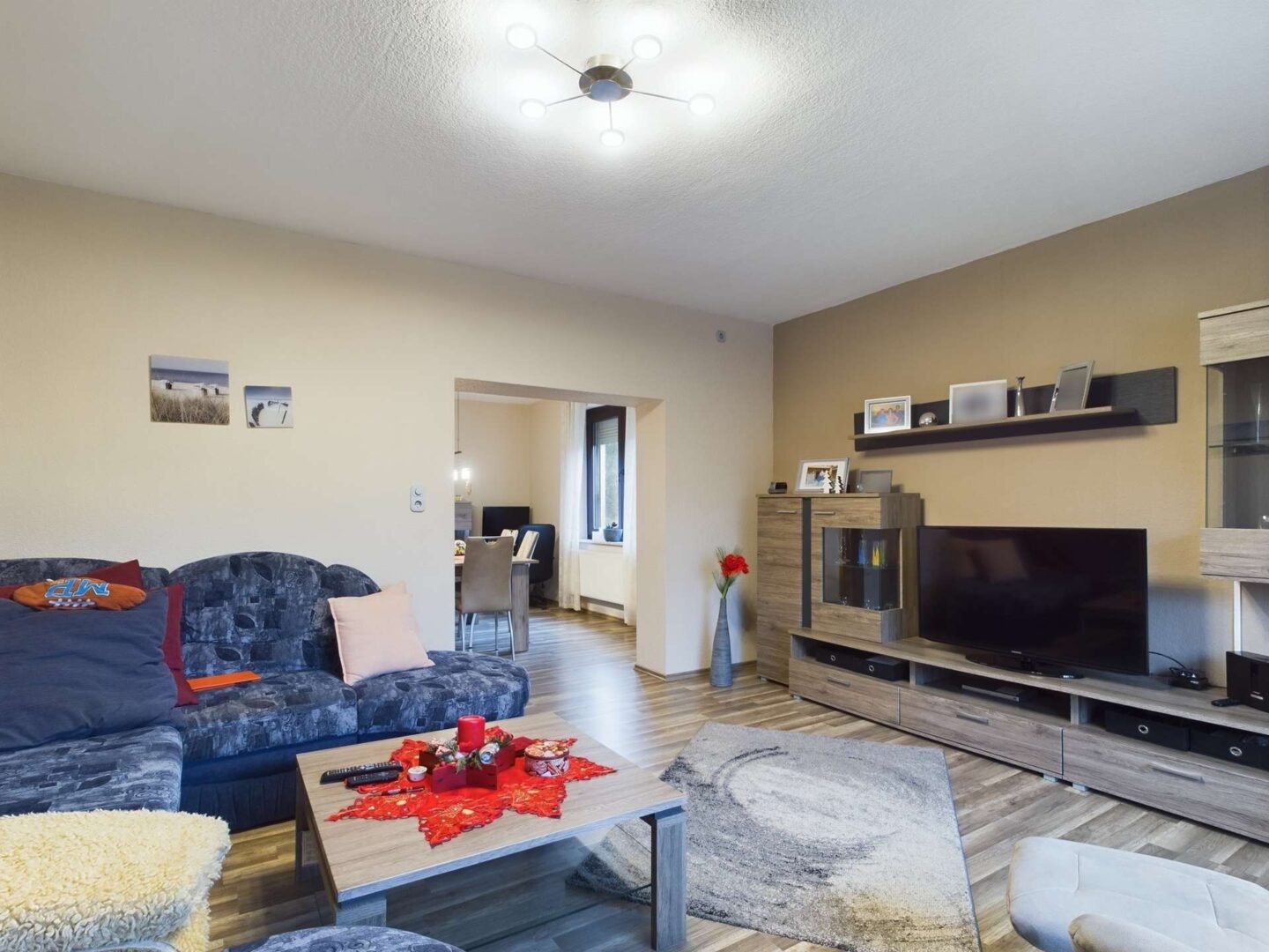 WOHNZIMMER + BLICK INS ESSZIMMER