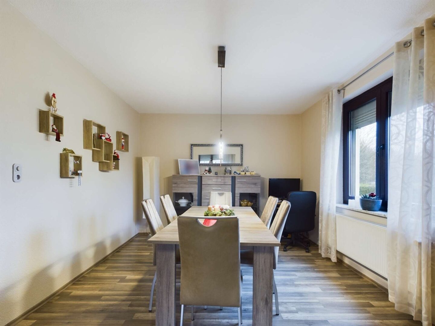 ESSZIMMER UNTEN