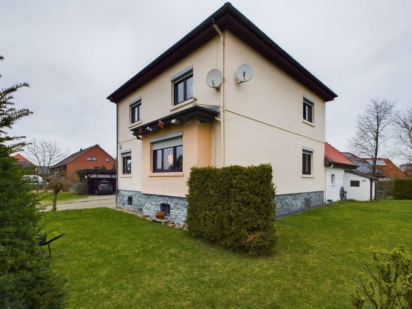 WEITERE AUßENANSICHT