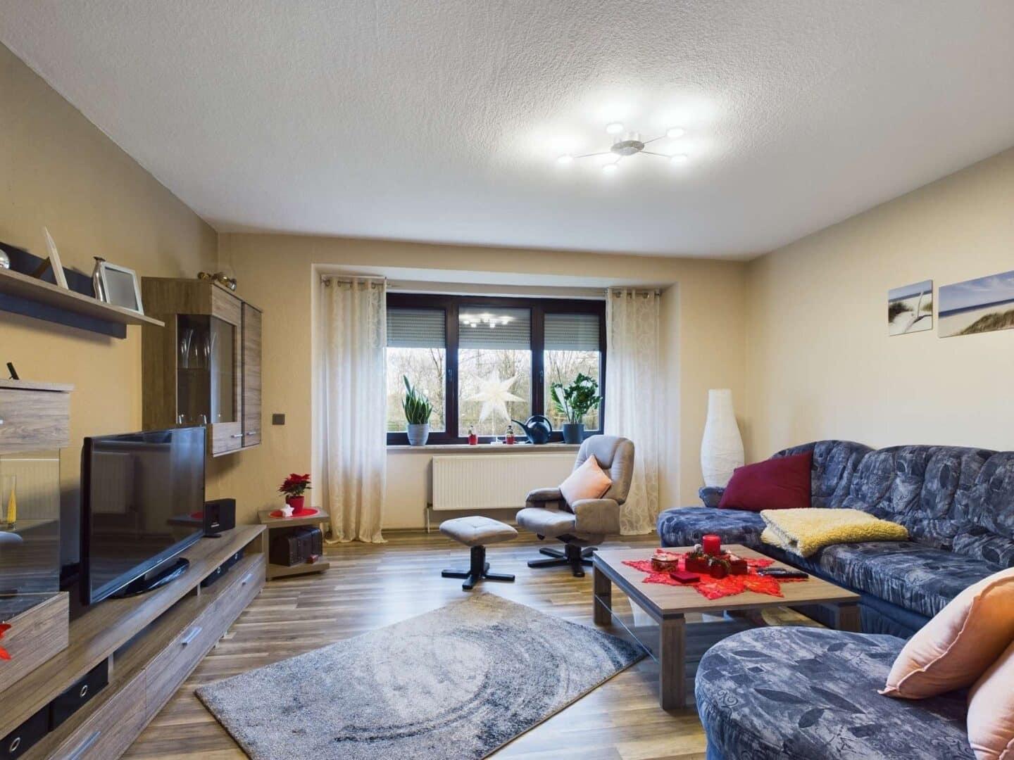 WOHNZIMMER UNTEN