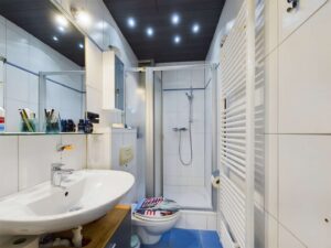 BADEZIMMER 2 OBEN