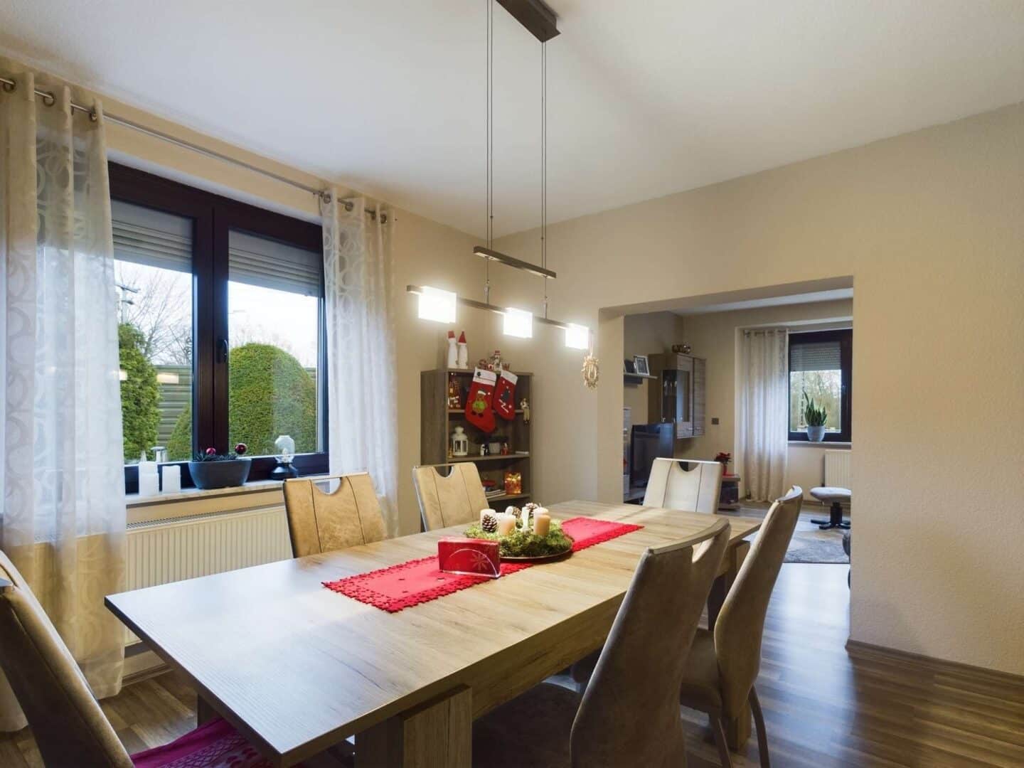 ESSZIMMER UNTEN