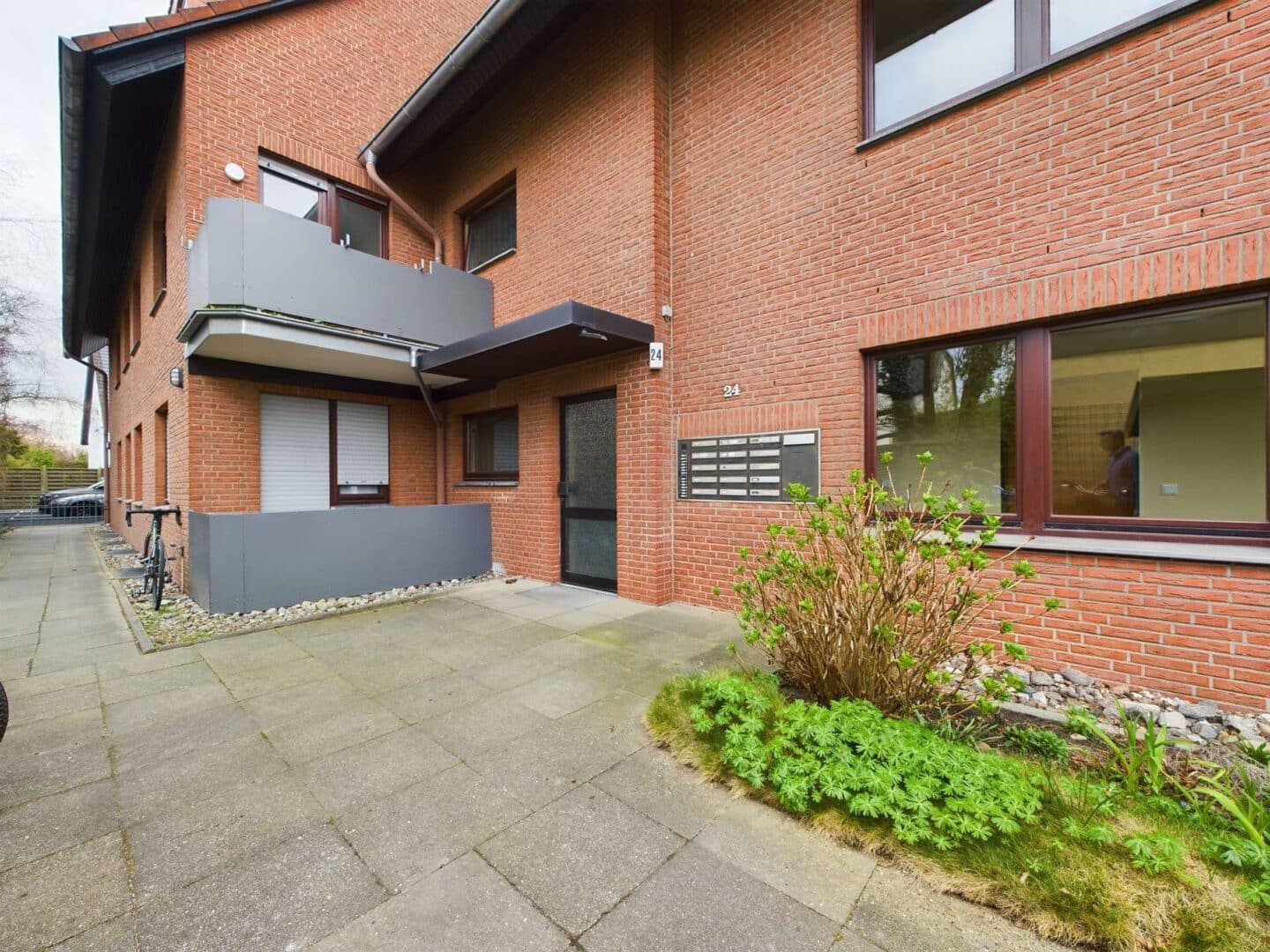 Zugang zum repräsentativen Mehrfamilienhaus