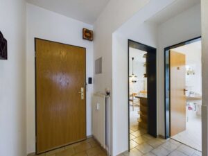 Eingangsbereich + Zugang Küche + Zugang Badezimmer