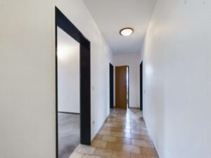 Flur + Zugang Wohnräume + Zugang Abstellraum