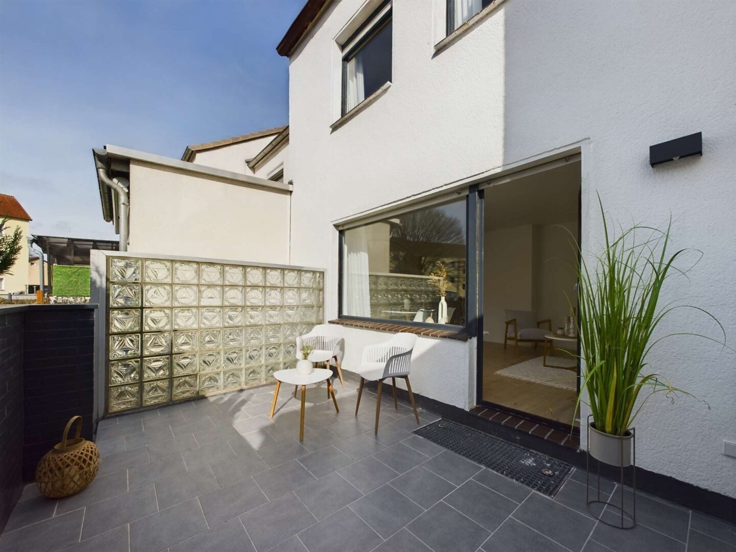 Terrasse mit Gartenzugang
