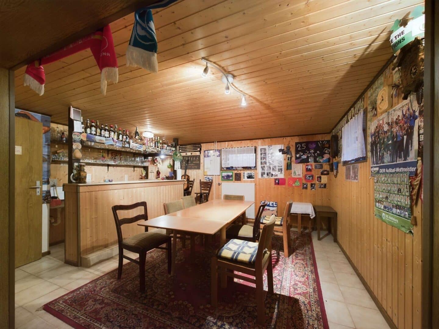 Partykeller. Hier gibt es diverse Räume ( siehe 360° Rundgang )