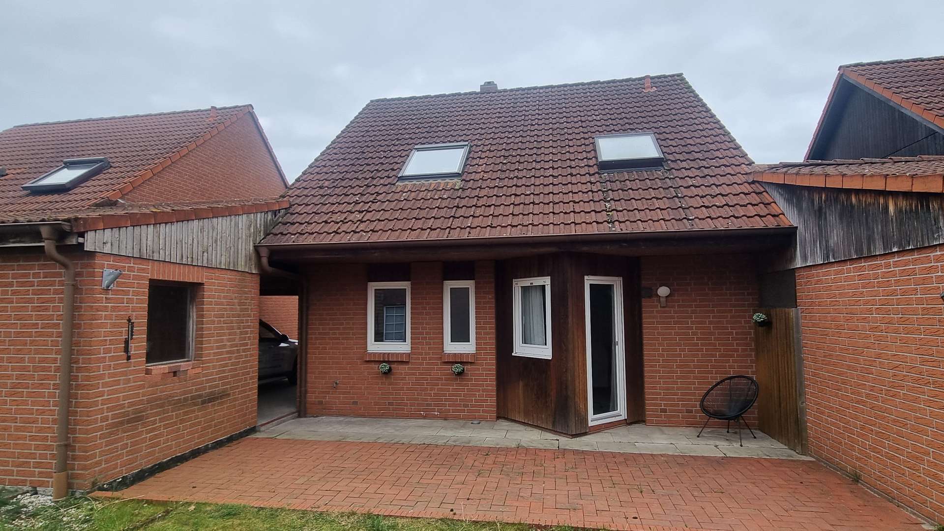 Außenansicht Rückseite + 2. Terrasse + Ausgang Küche