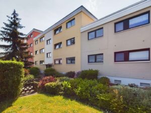 Hausansicht + Eingangsbereich