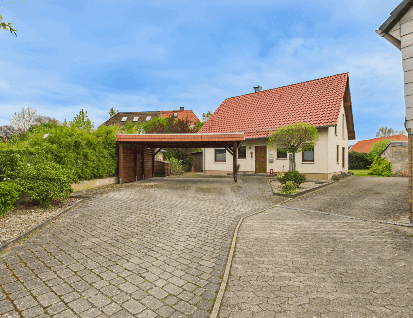 Einfahrt EFH