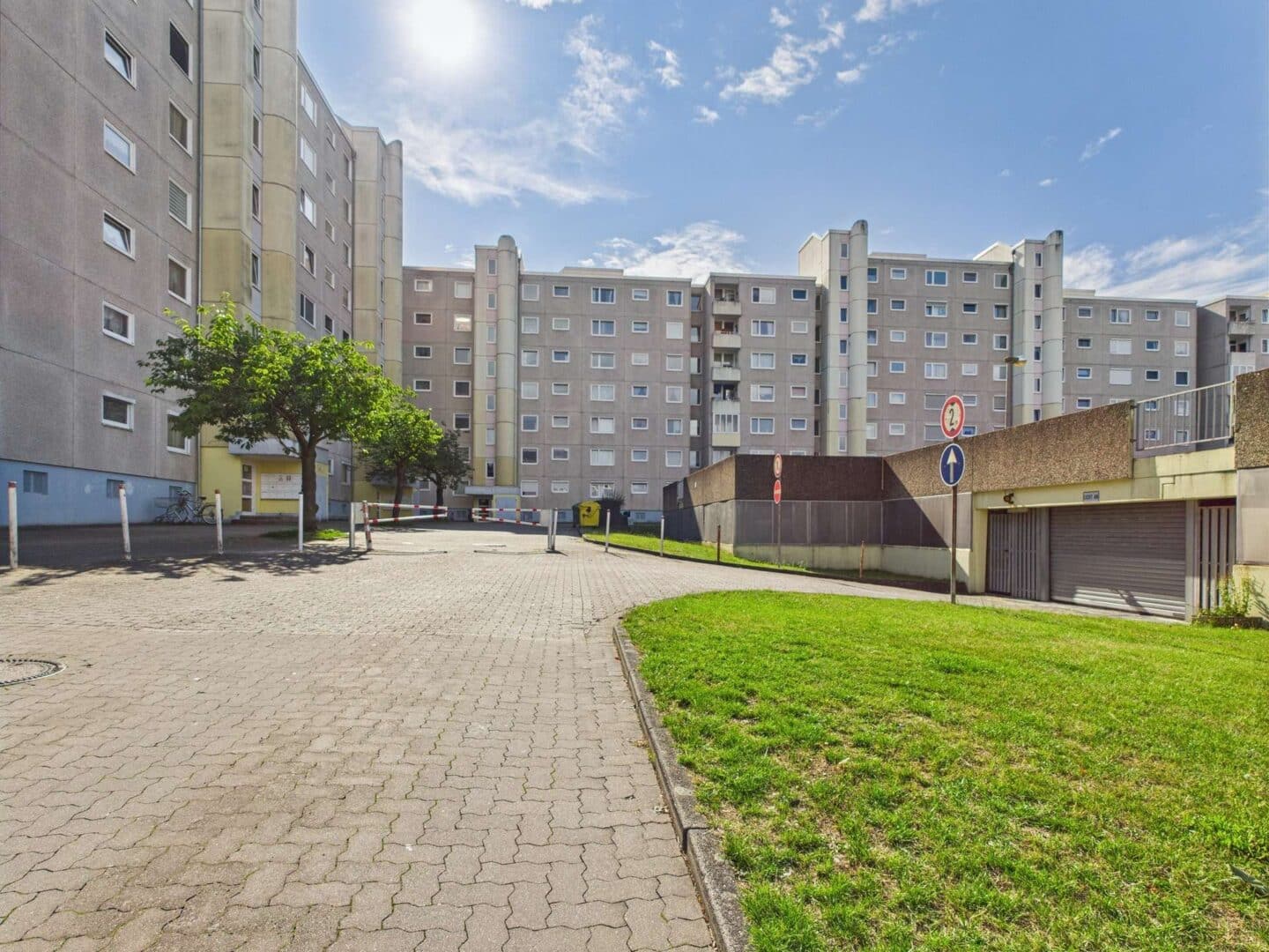 Gebäudekomplex + Tiefgarage