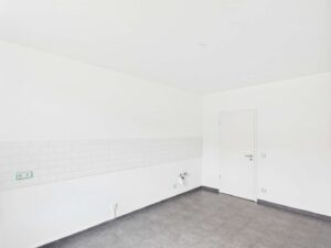 Küche mit Fliesenspiegel