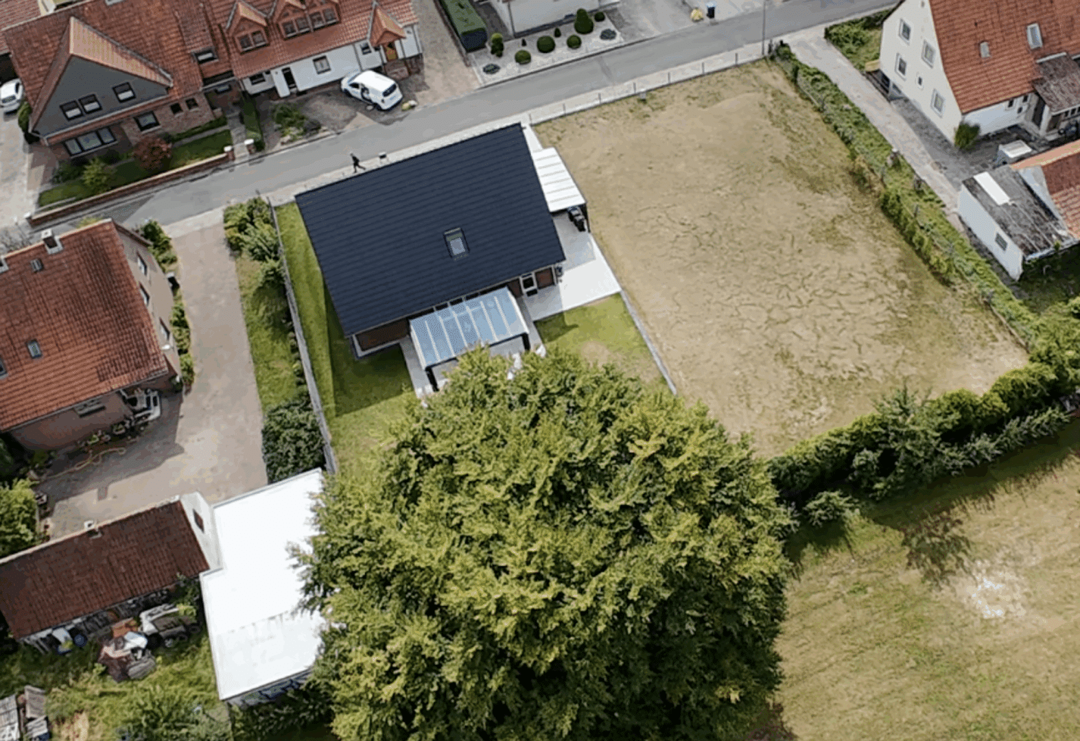 Haus und Baugrundstück