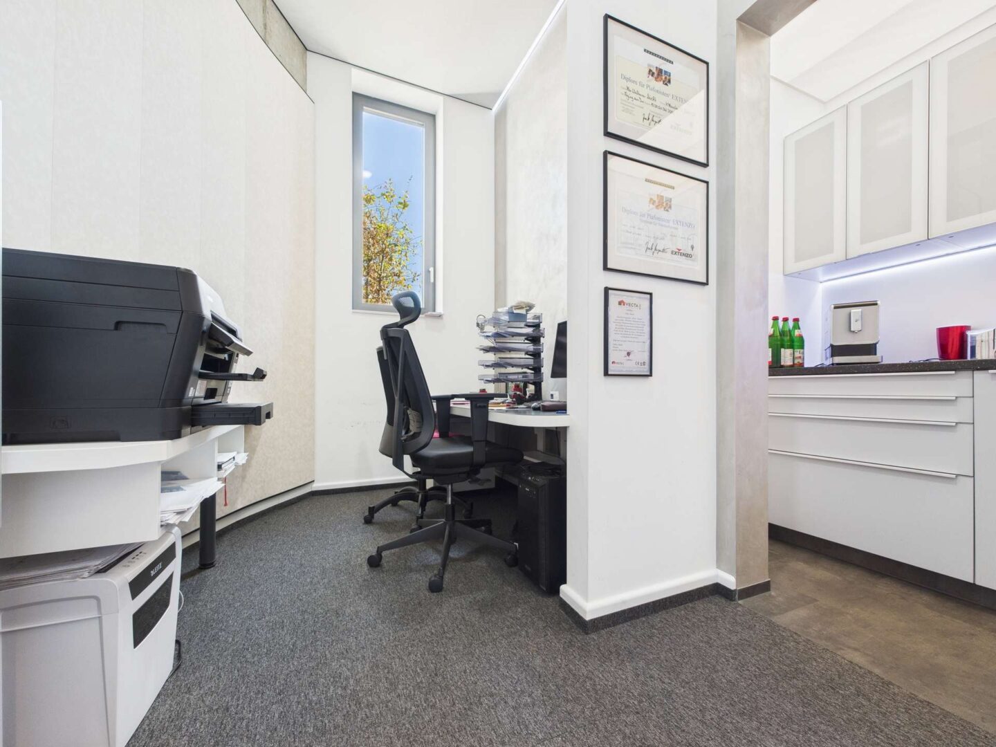 Büro und Küche
