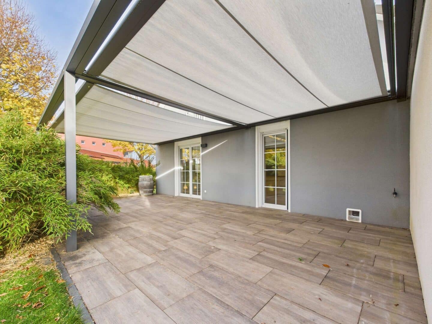 Terrasse mit Sonnenschutz