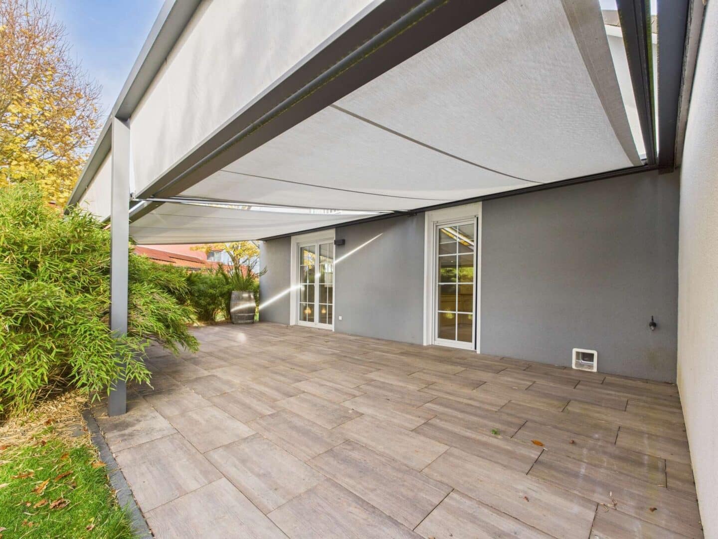 Terrasse mit Sonnenschutz