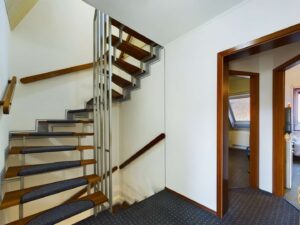 Flur oben mit Treppe in die Dachspitze