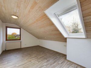 Kinderzimmer / Büro (oben)