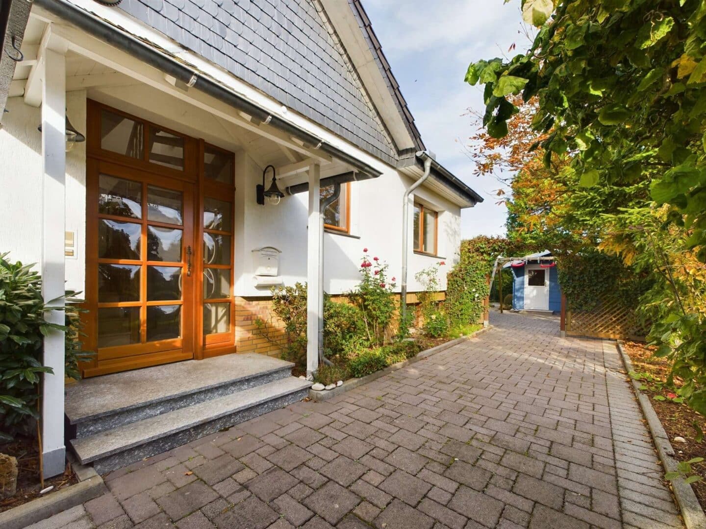 Eingangsbereich mit Blick zum hinteren Garten