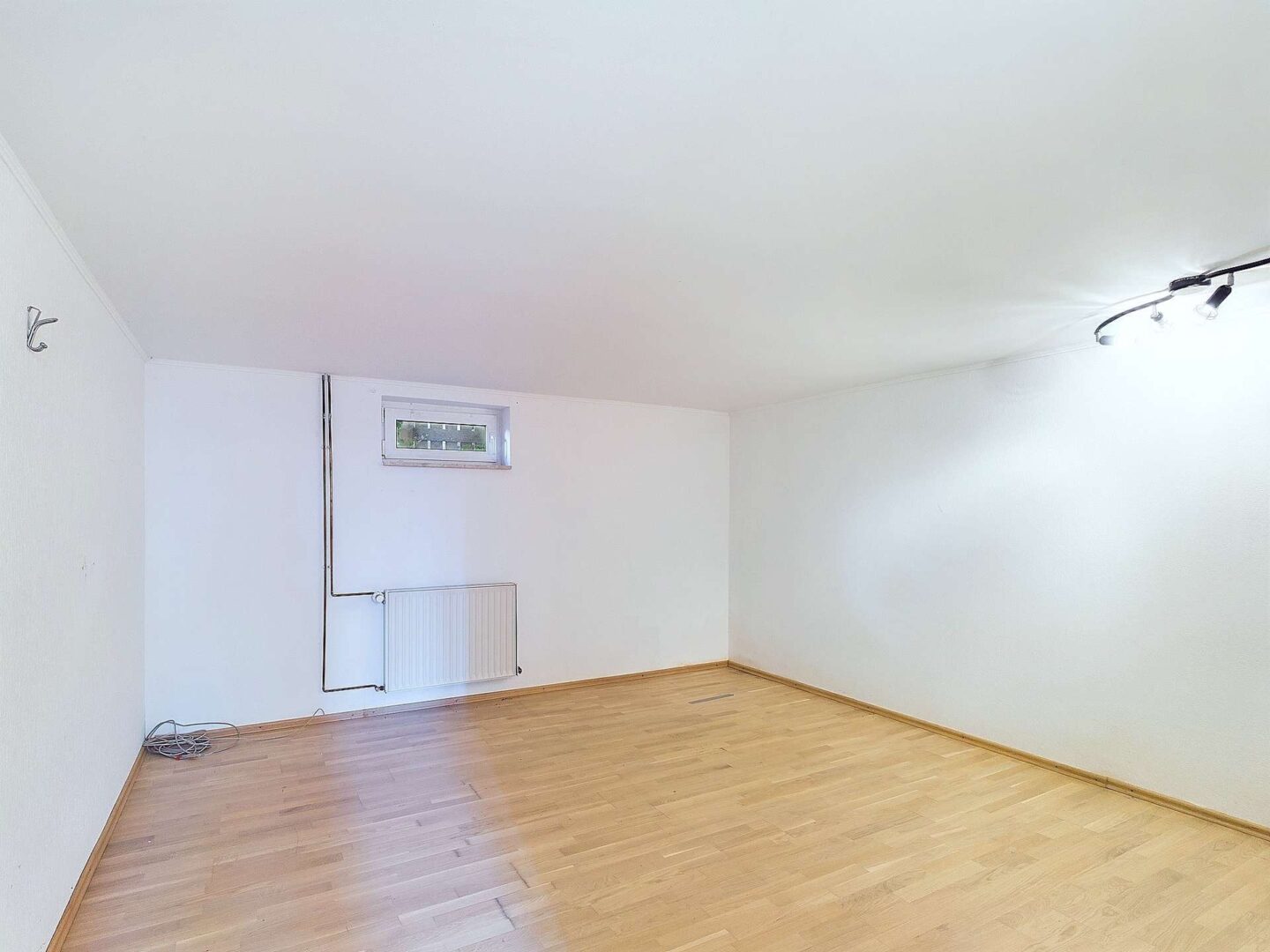 Kellerraum in Wohnqualität evtl. Büro