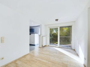 Esszimmer mit Zugang zum Garten + Küche + Wohnzimmer (unten)