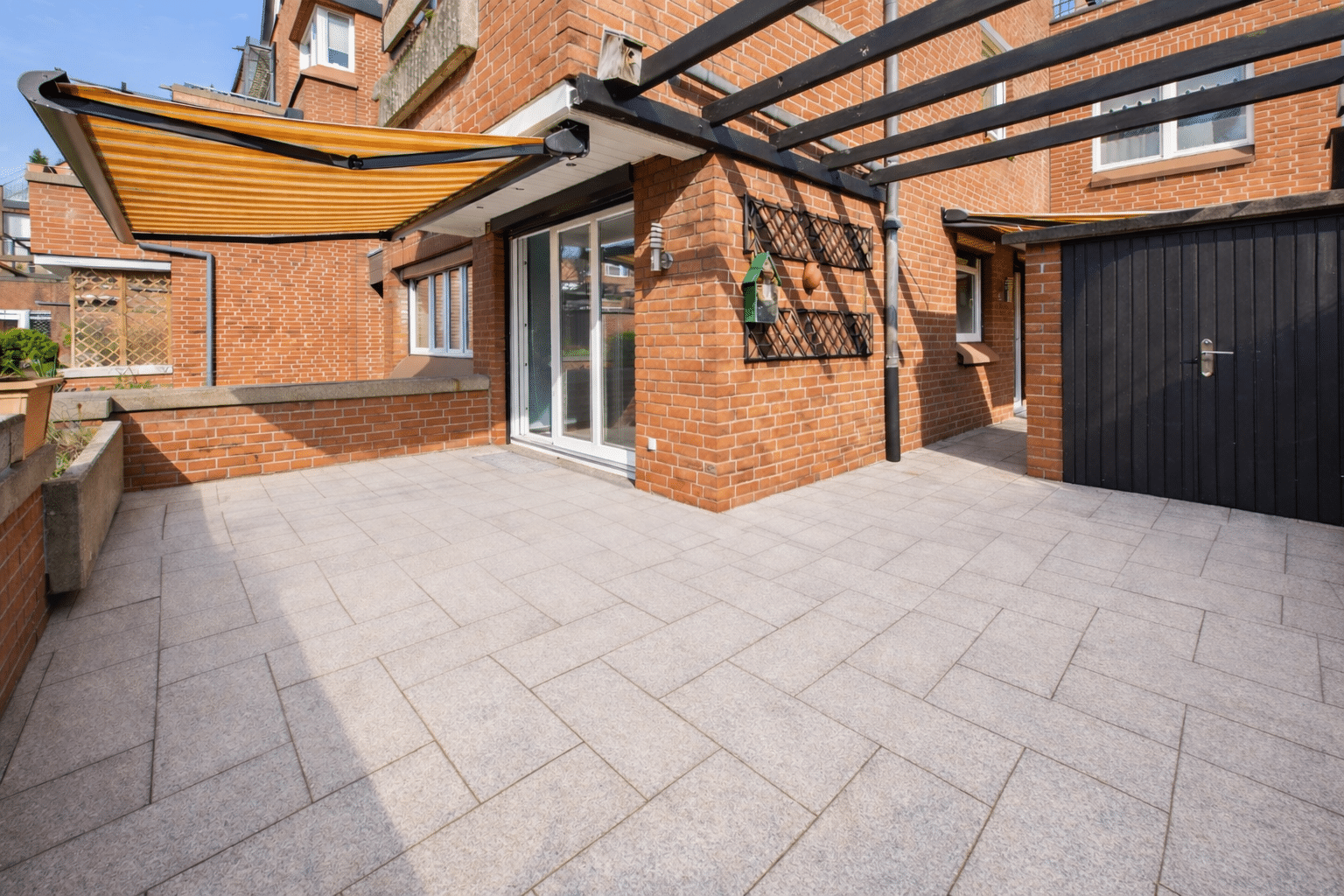 West-Terrasse mit Markise