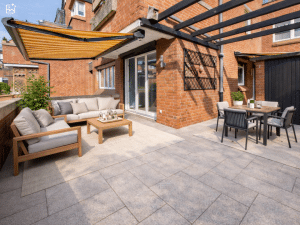 West-Terrasse mit KI Staging