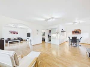 Wohn/-Esszimmer
