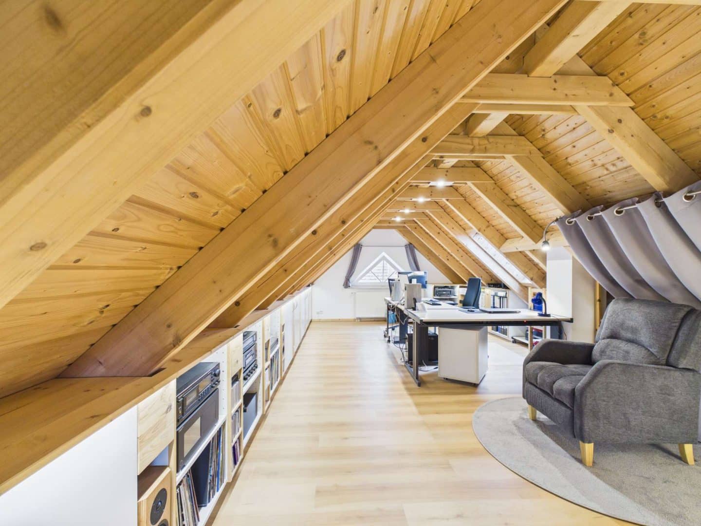 ausgebauter Studiobereich im Spitzboden