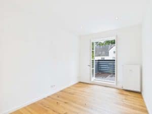 Helles Zimmer mit direktem Zugang zur Dachterrasse