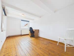 Zimmer 6/Büro OG