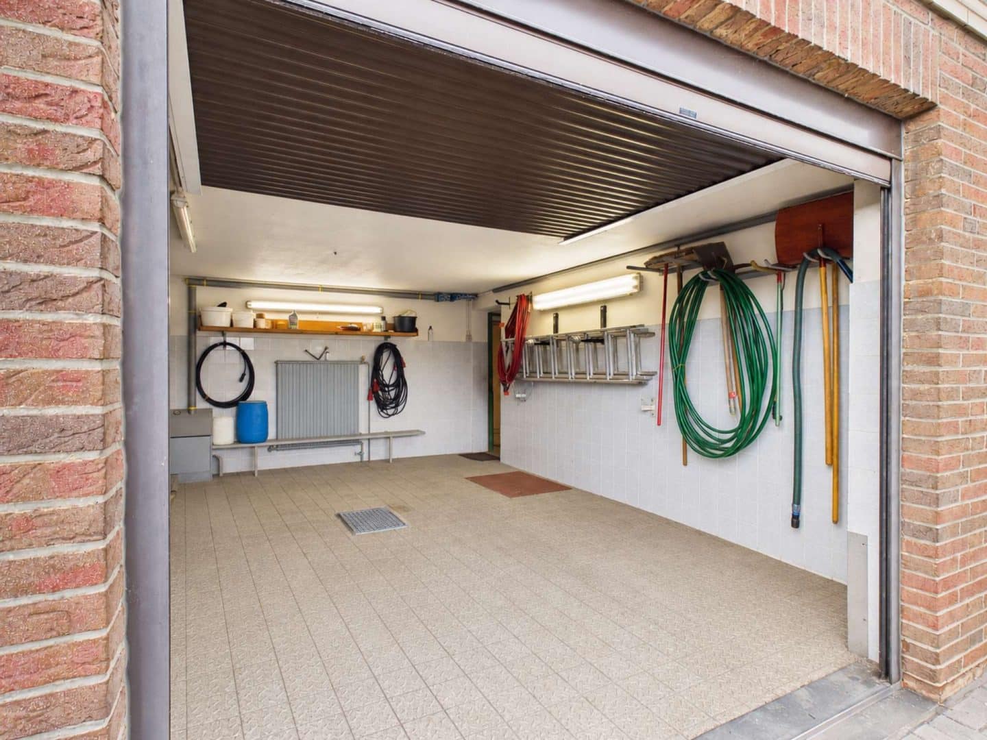 Garage 1