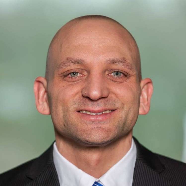 Herr Schedler, Dennis 